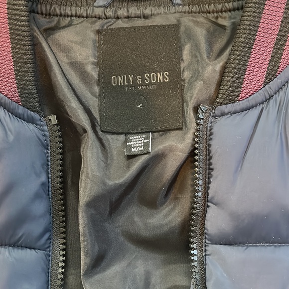 Nice lightweight Maroon and Navy bomber jacket. - Picture 2 of 4